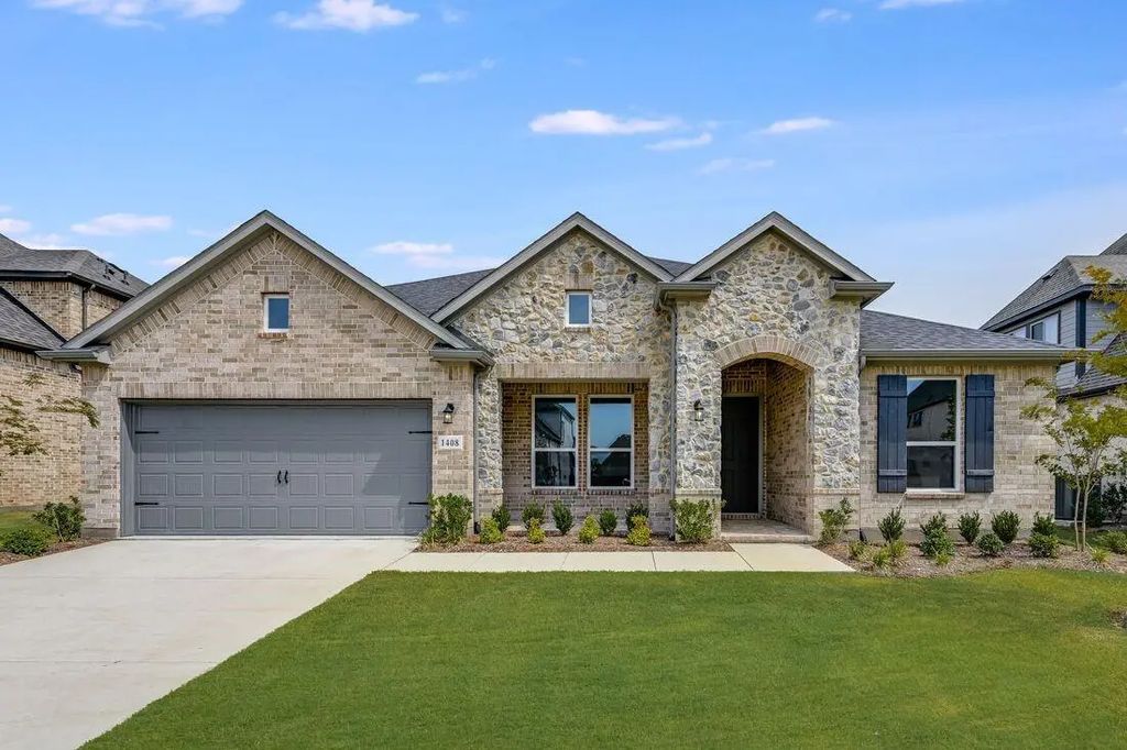 1408 Holly Trail, Northlake
