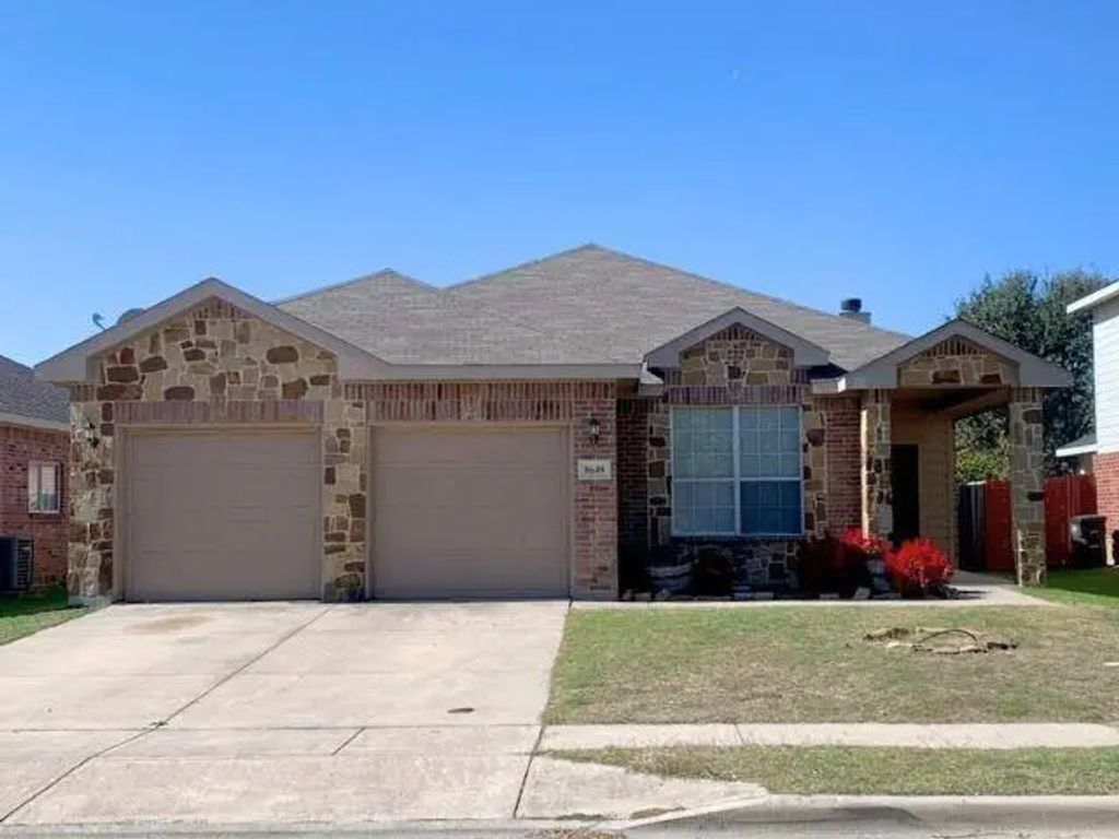 8649 Star Thistle Drive, Fort Worth