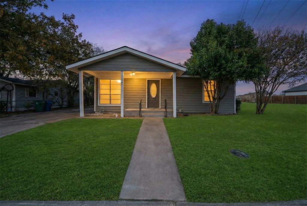505 Perry Avenue, Waxahachie
