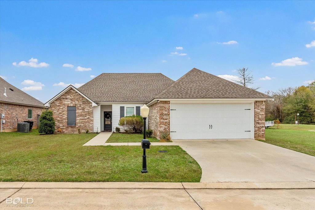 2028 Sand Crest Drive, Shreveport