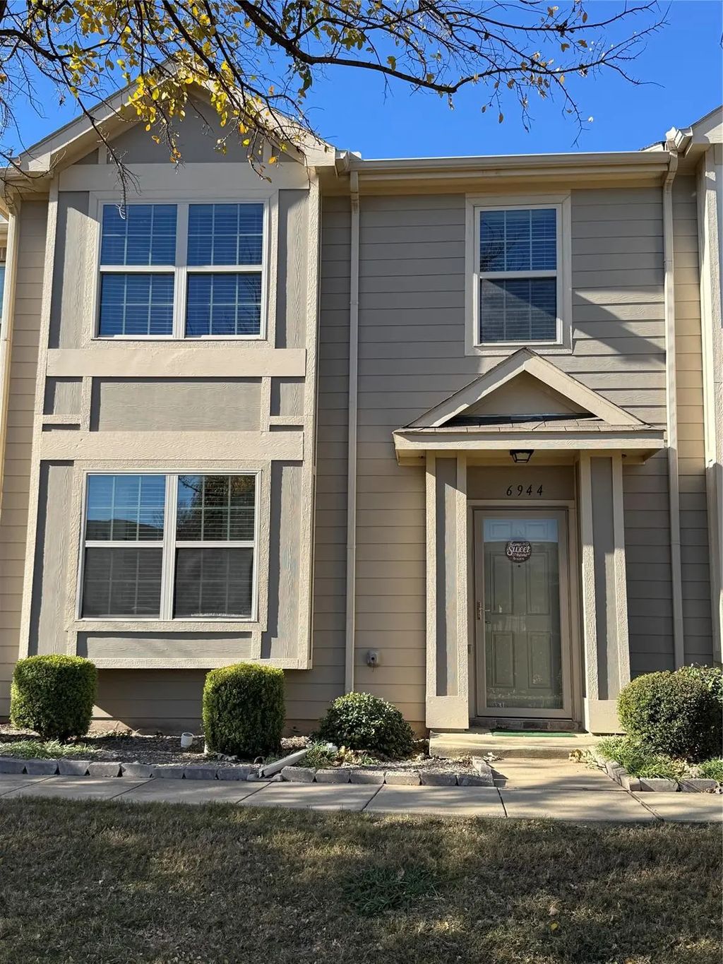 6944 Carrington Lane, Fort Worth