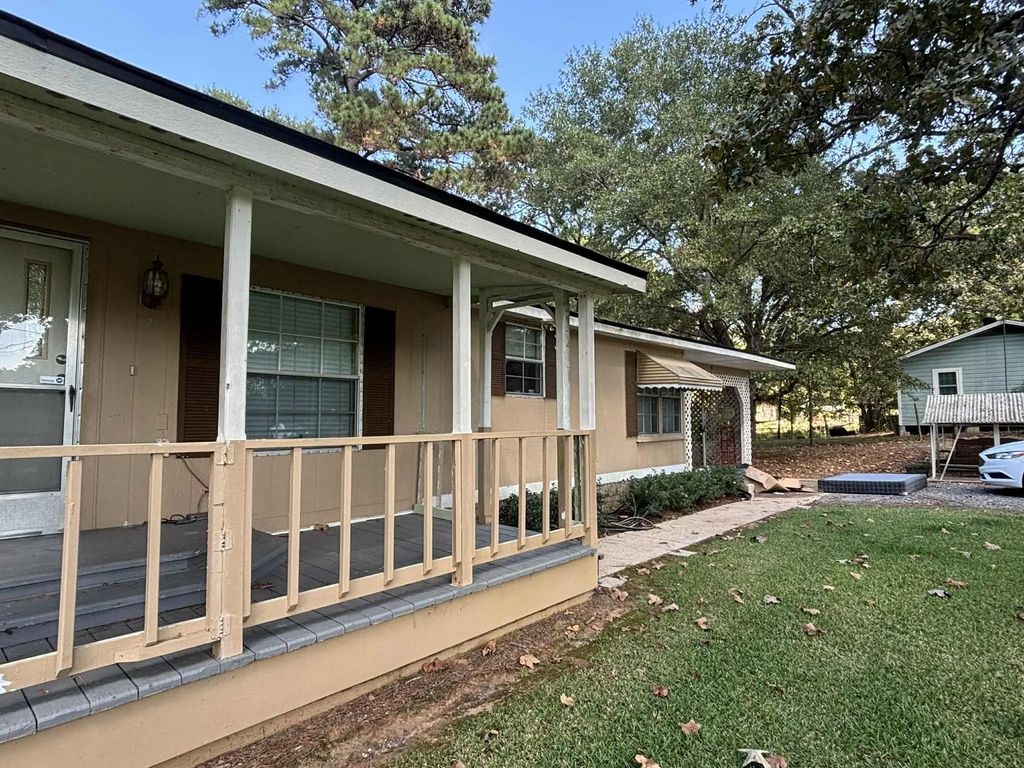 1558 Stanley Road, Stonewall
