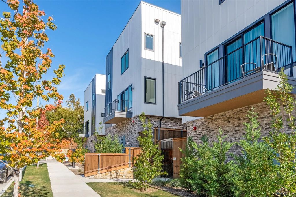 2206 Arroyo Avenue 204, Dallas