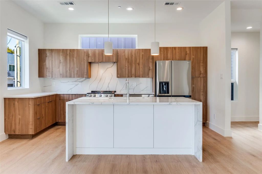 2206 Arroyo Avenue 305, Dallas