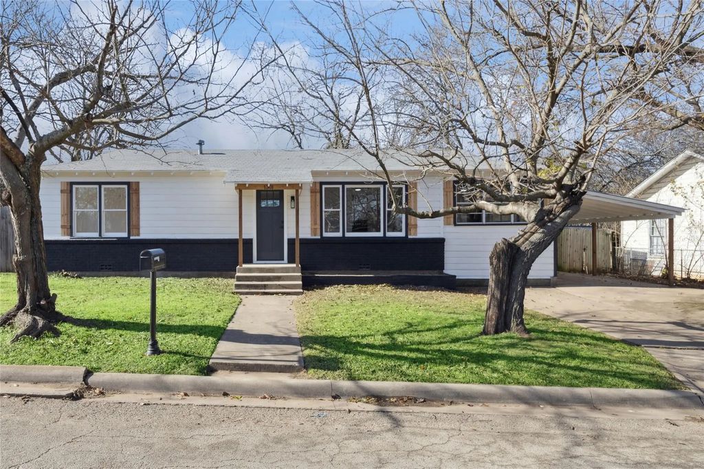 1301 N Douglas Avenue, Cleburne