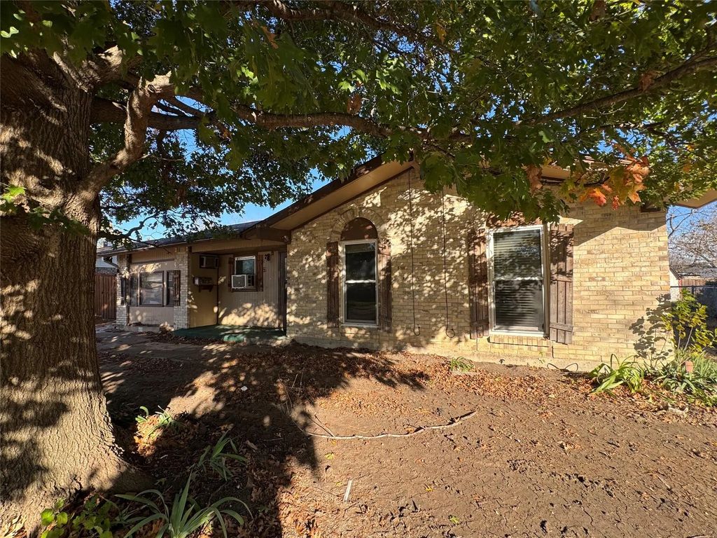 517 Shorehaven Drive, Garland