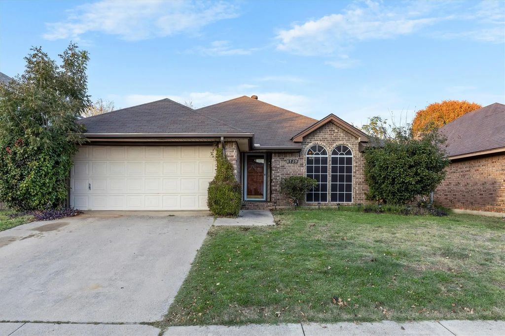 8729 Sabinas Trail, Fort Worth