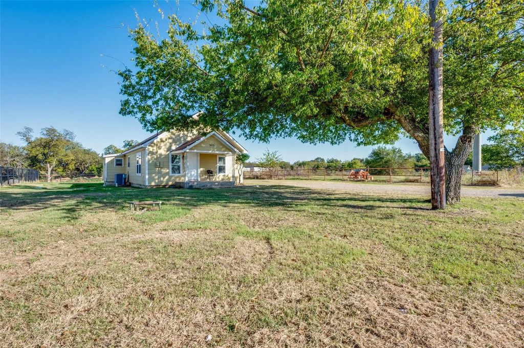 7072 Fm 2153, Aubrey