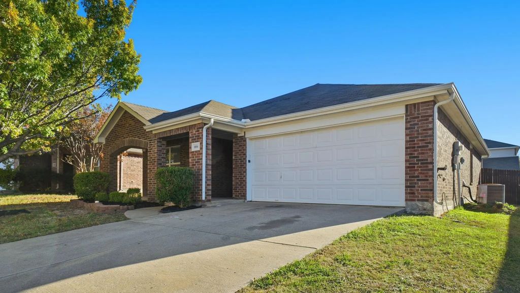 1804 Heron Drive, Aubrey