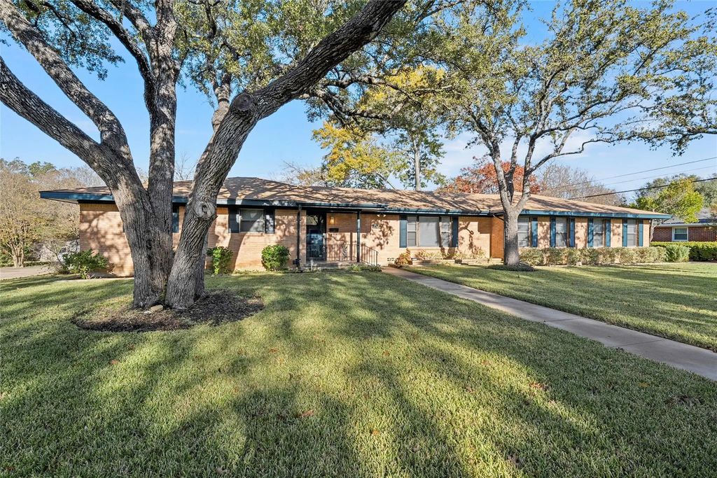 5201 Pine Avenue, Waco
