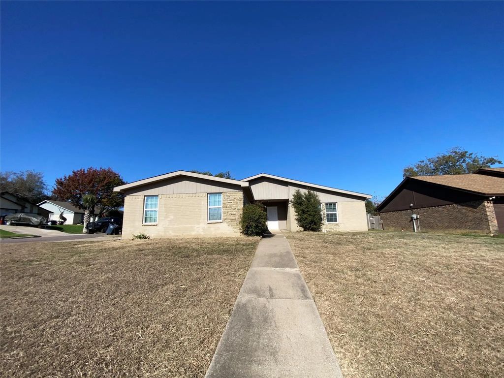 6928 Alexandria Court, Fort Worth