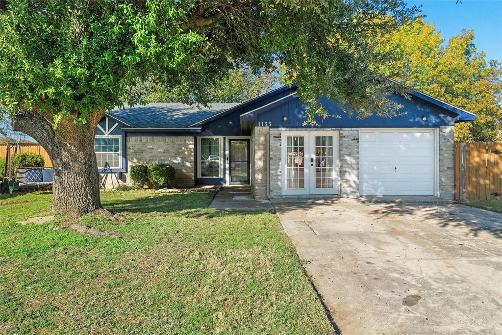 1133 Park Center Court, Saginaw