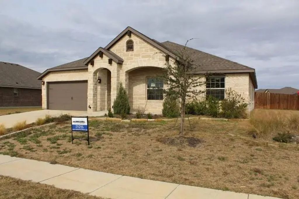 4701 Avion Drive, Sanger