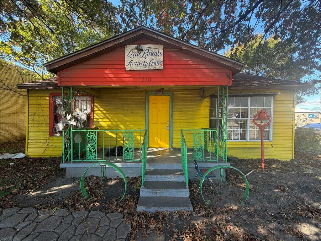 2911 N Hampton Road, Dallas