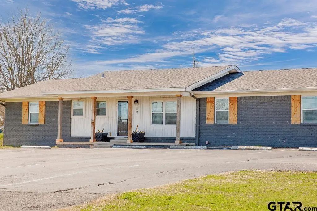 1501 S Main Street, Lindale