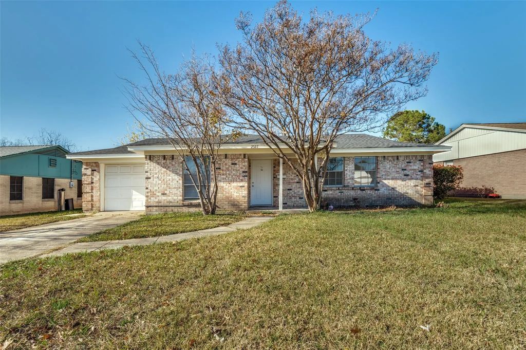 2527 Larchmont Drive, Mesquite