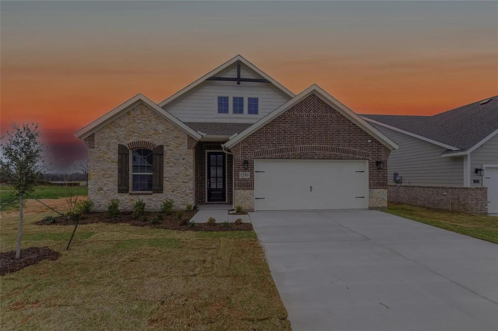 1249 Sabine River Lane, Springtown