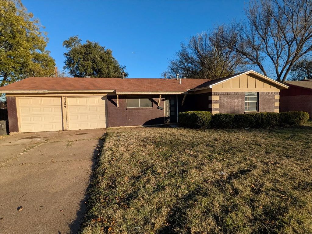 2209 Hooks Lane, Fort Worth