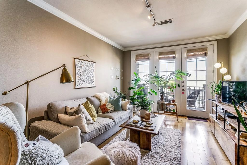 3818 Holland Avenue 307, Dallas