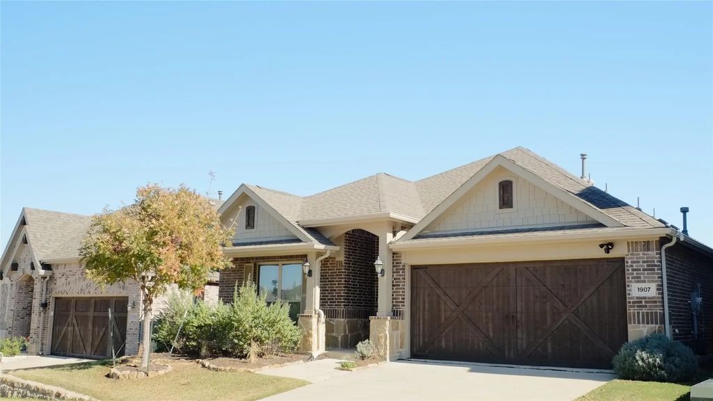 1907 Edgecreek Path, Lewisville