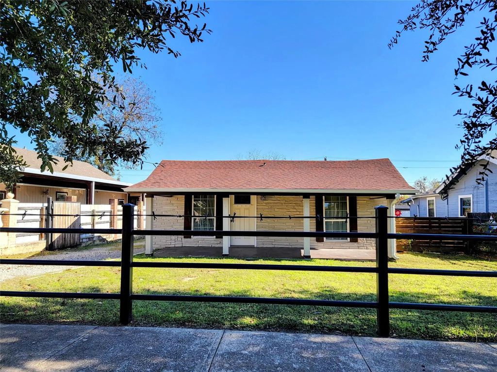 2004 Prairie Avenue, Fort Worth