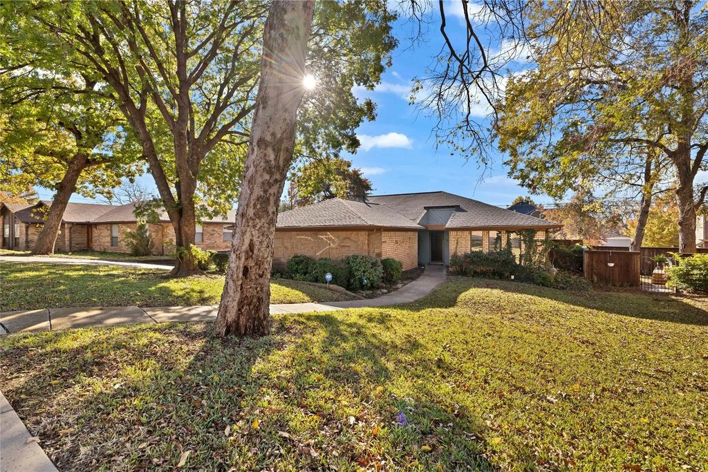 1104 Mayleaf Drive, Irving
