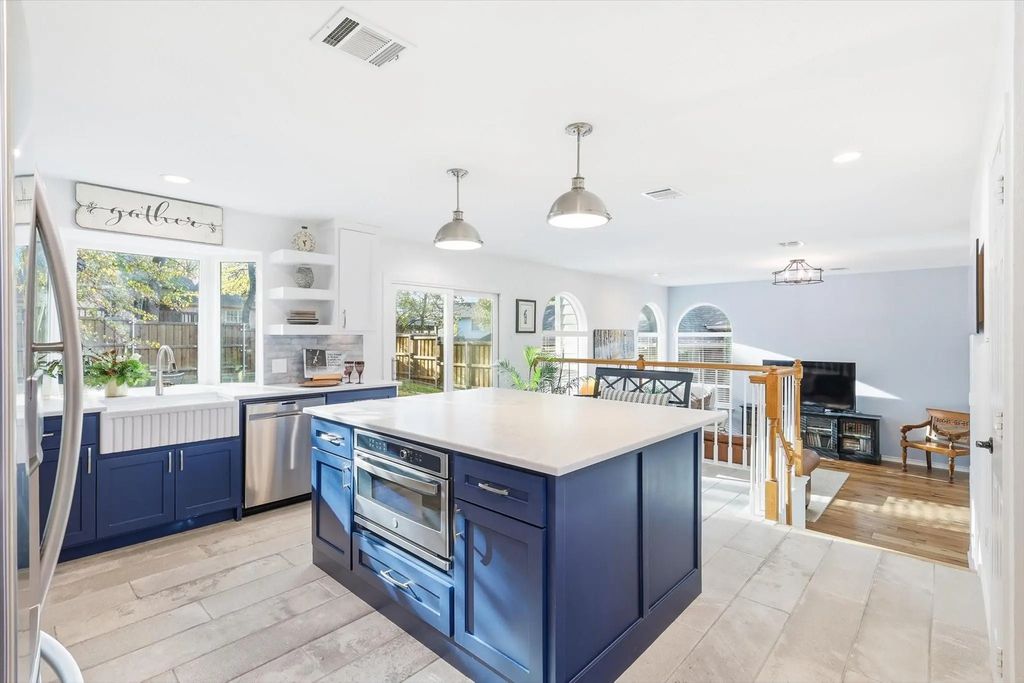 714 Meadow Bend Court, Highland Village
