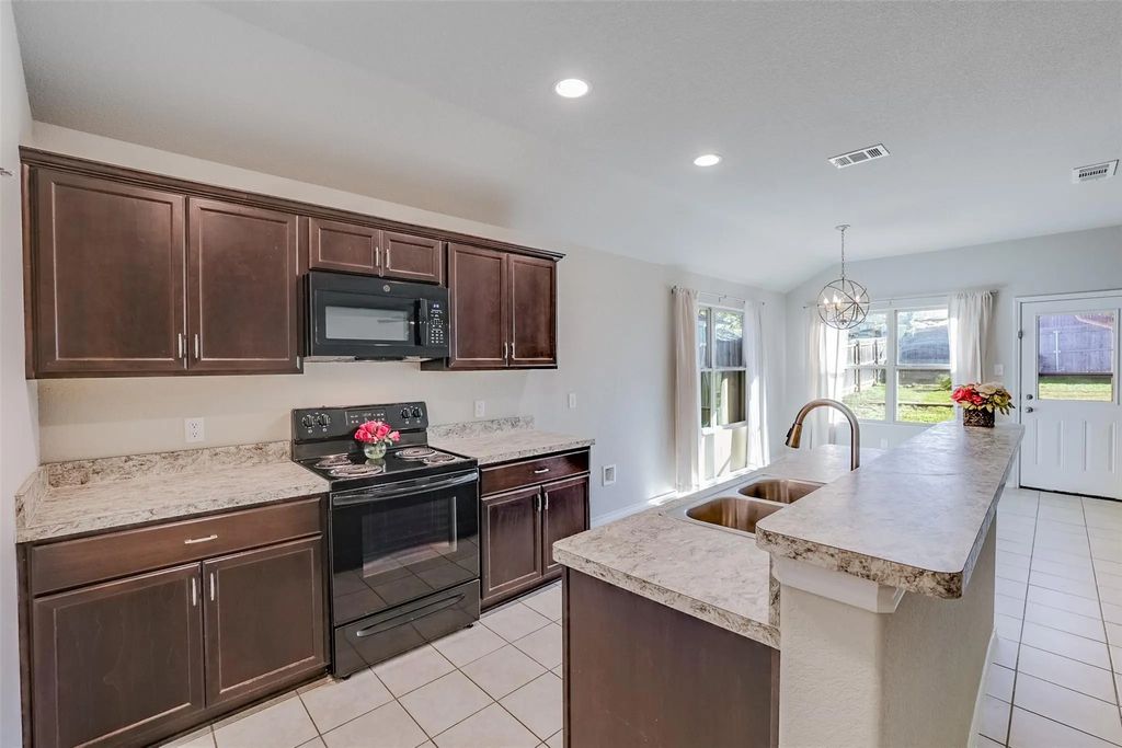 5527 Diaz Avenue, Fort Worth