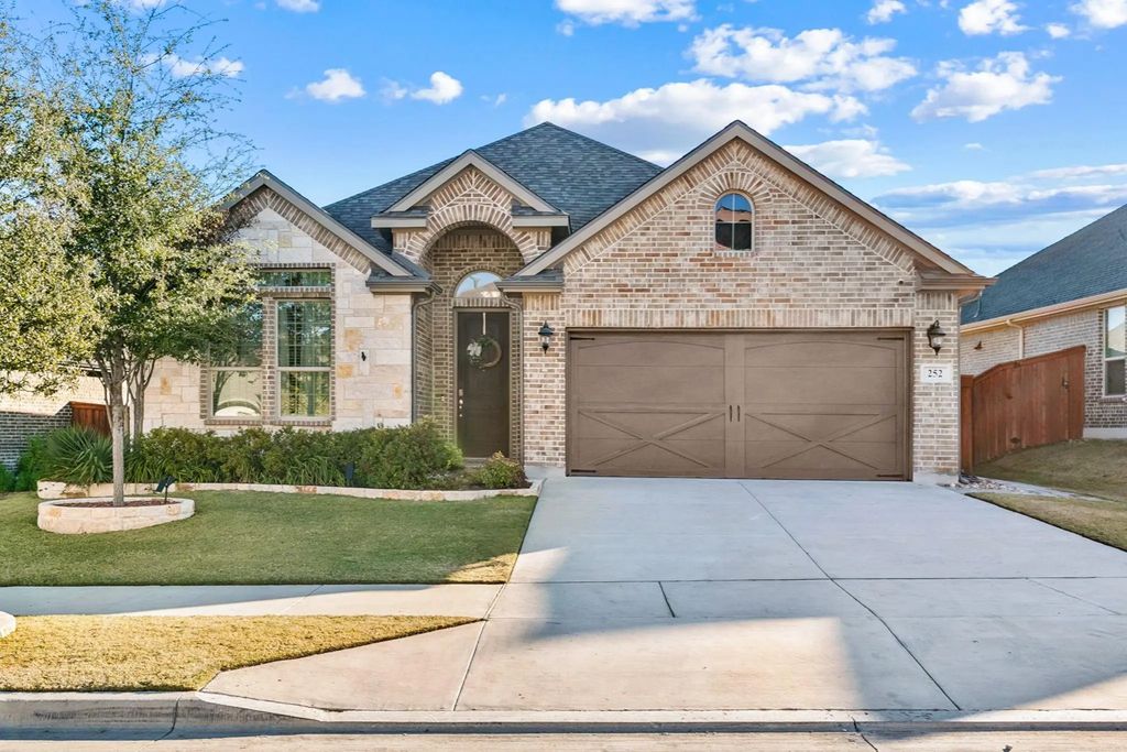 252 Gill Point Lane, Aledo