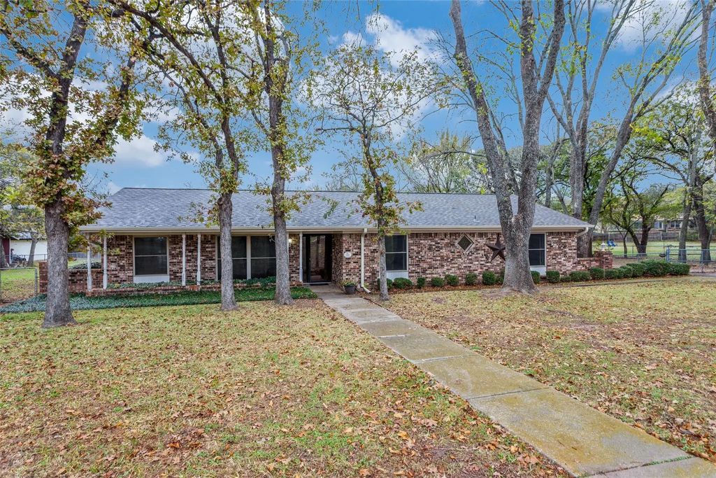 103 Mccullar Road, Burleson