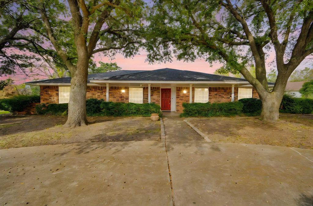 214 Willow Creek Lane, Ovilla