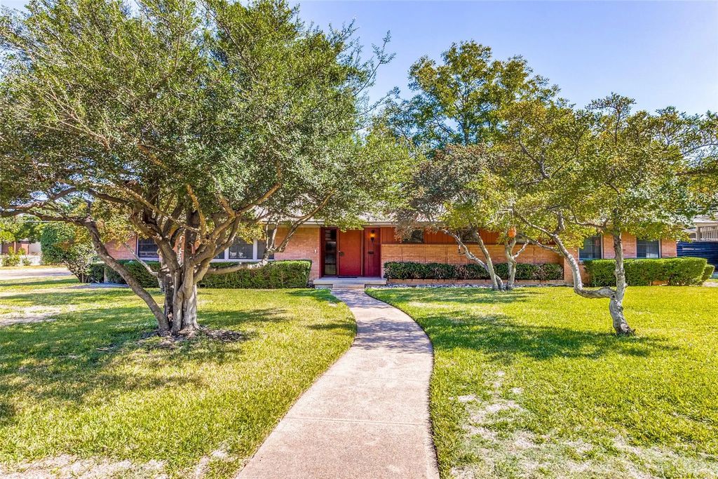 10338 Sherbrook Lane, Dallas