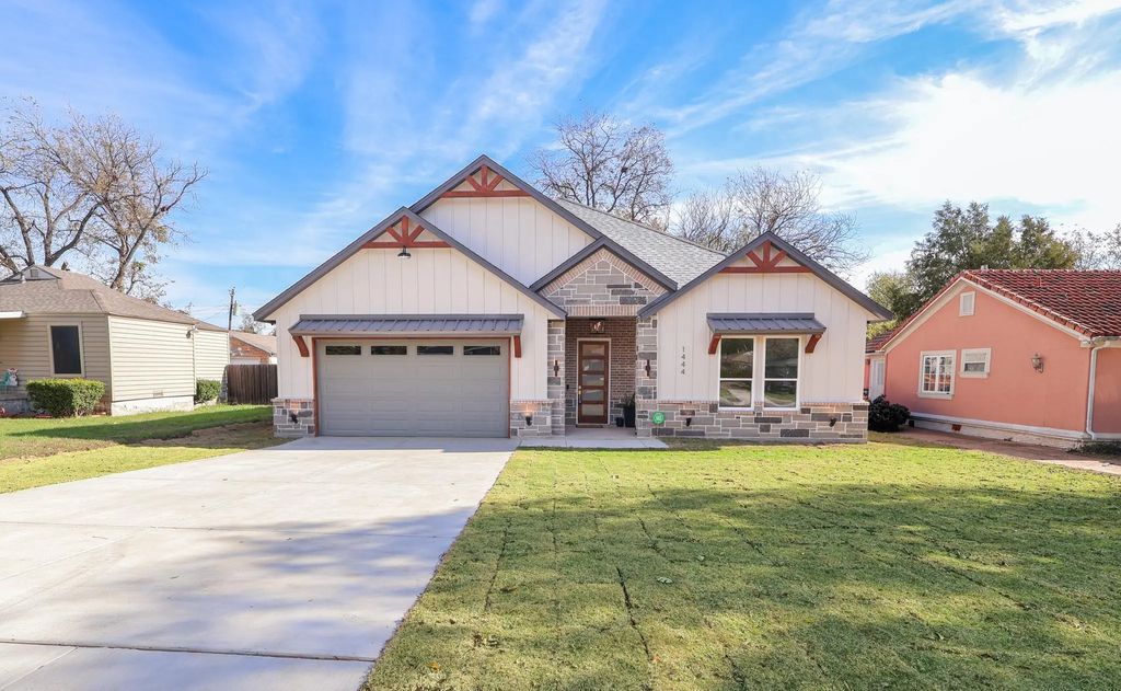 1444 Long Avenue, River Oaks