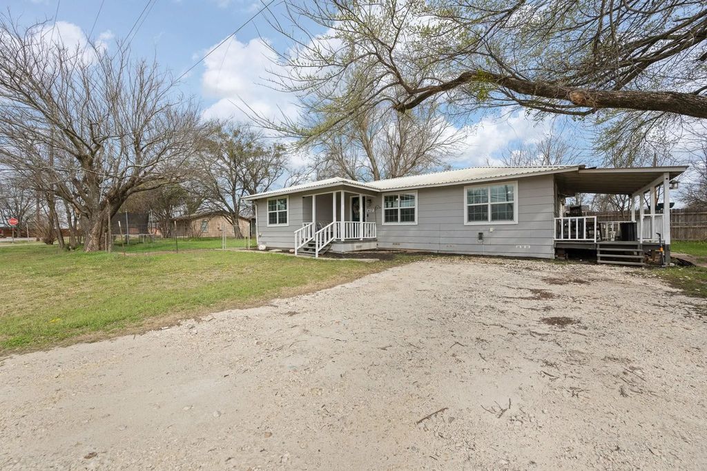 412 W Godley Avenue, Godley