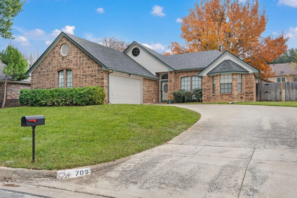 702 Giltin Court, Arlington