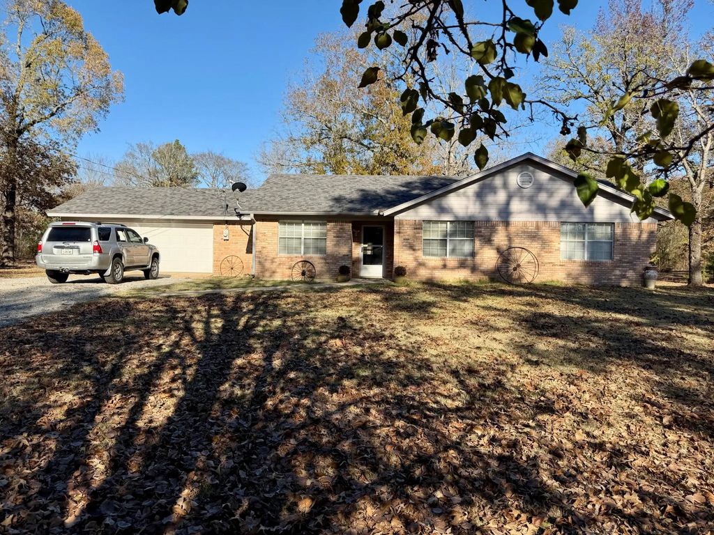 152 County Road 45850, Blossom