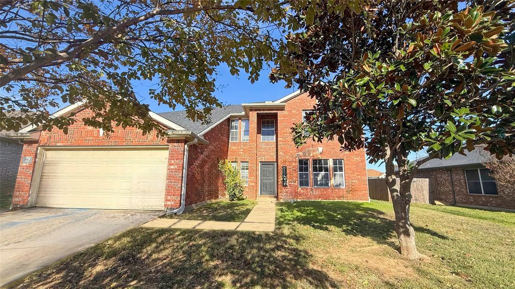 7105 Lake Roberts Way, Arlington