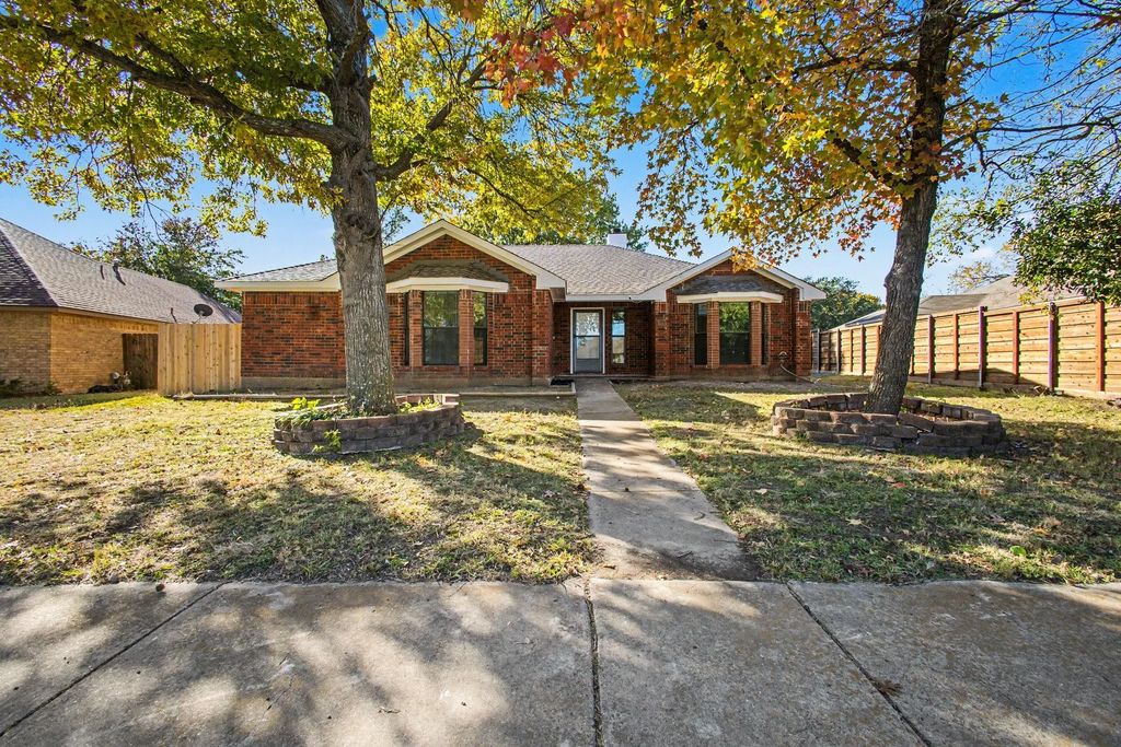 5313 Peninsula Way, Garland