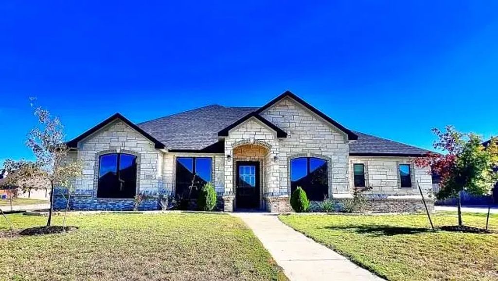 401 Willow Drive, Troy
