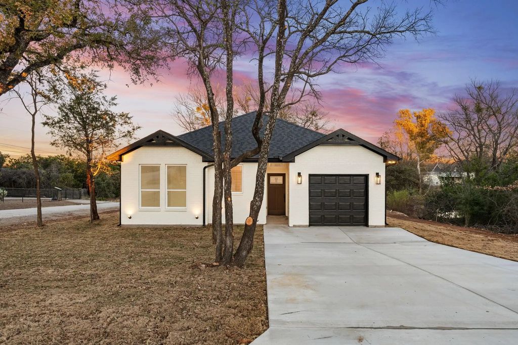 5901 S Lakeside Hills Court, Granbury