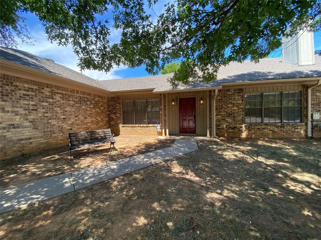 2021 Parkside Court, Grapevine