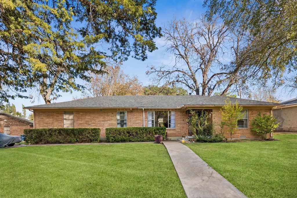 2336 Fenestra Drive, Dallas