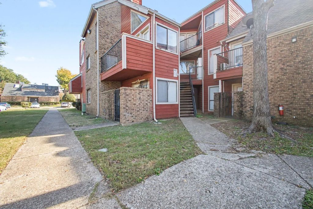 9827 Walnut Street 210, Dallas