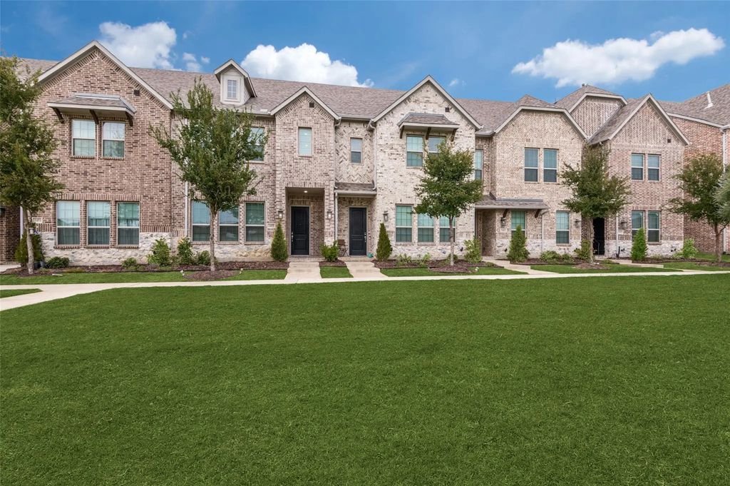1455 Perrin Lane, Farmers Branch