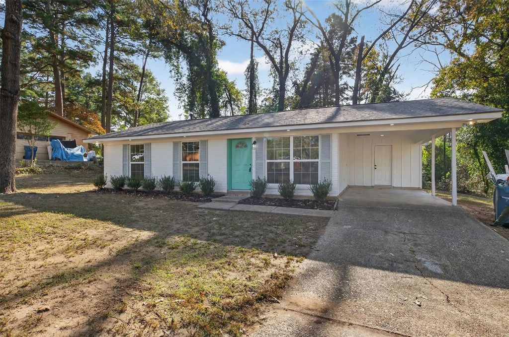 902 Clay Street, Minden
