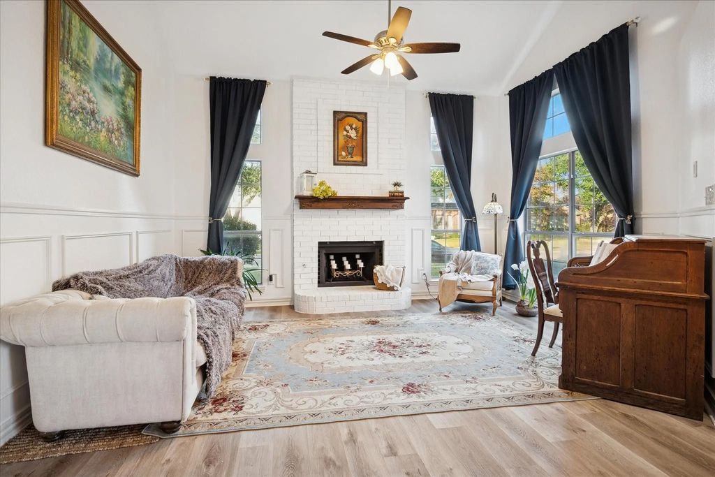2814 Lois Lane, Rowlett