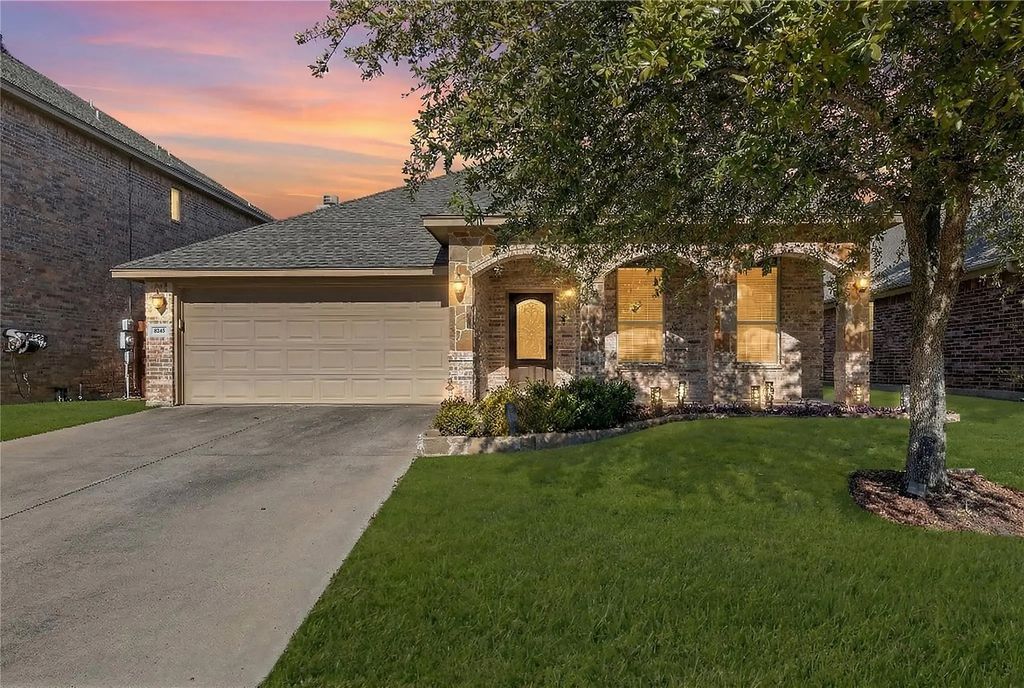 8245 Edgepoint Trail, Fort Worth