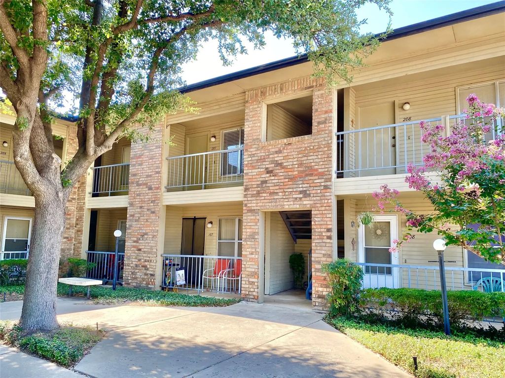 222 N Center Street 106, Grand Prairie