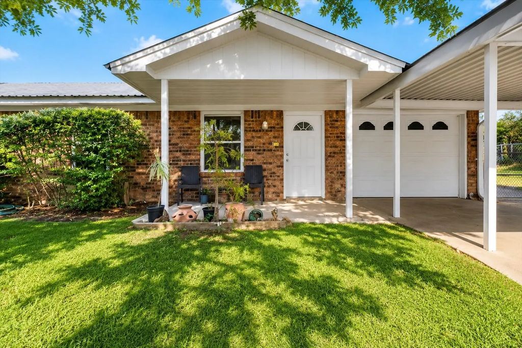 1706 Hitching Post Road, Granbury