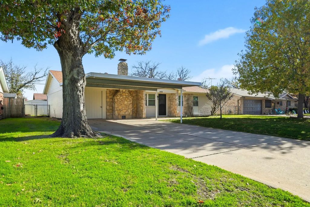 808 Bridle Avenue, White Settlement
